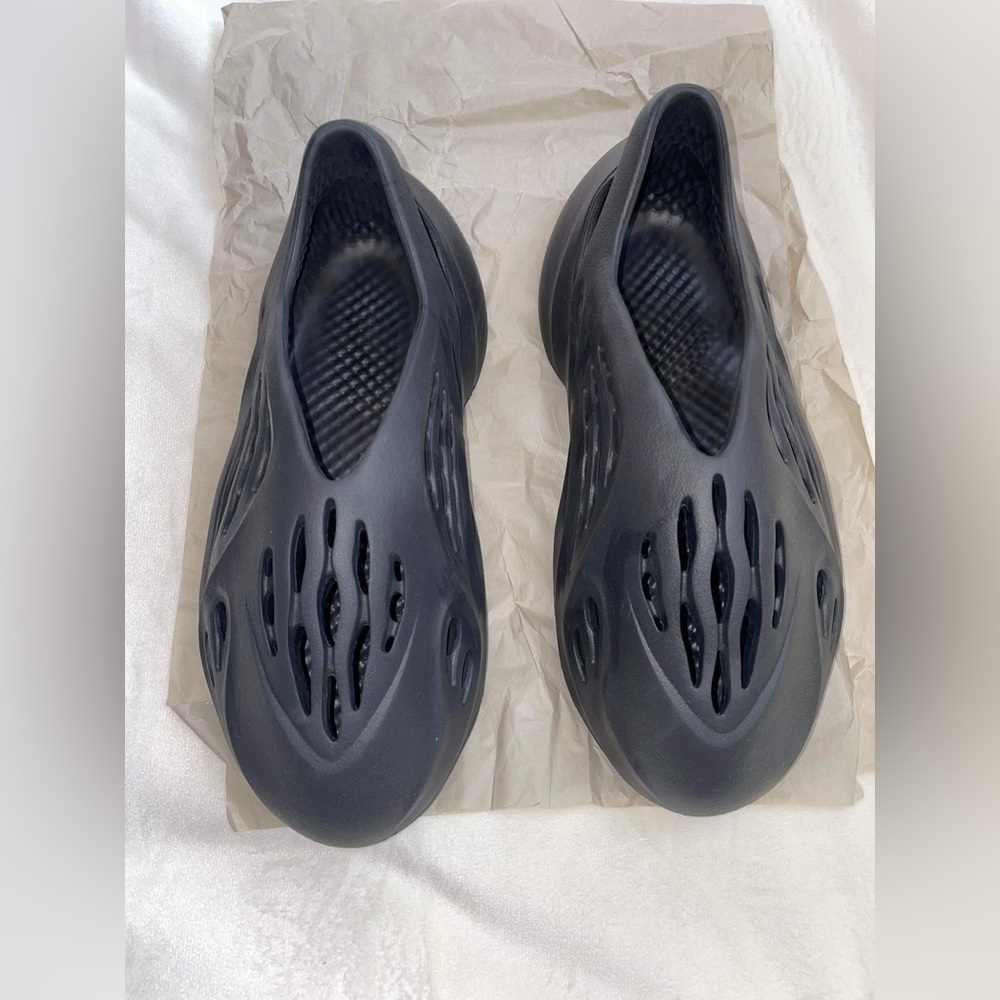 Yeezy Foam Runner Onyx Men Size 9 HP8739 Adidas